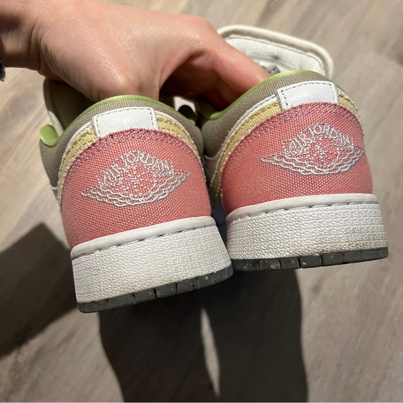 Nike Air Jordan 1 Low SE - Picture 5 of 9